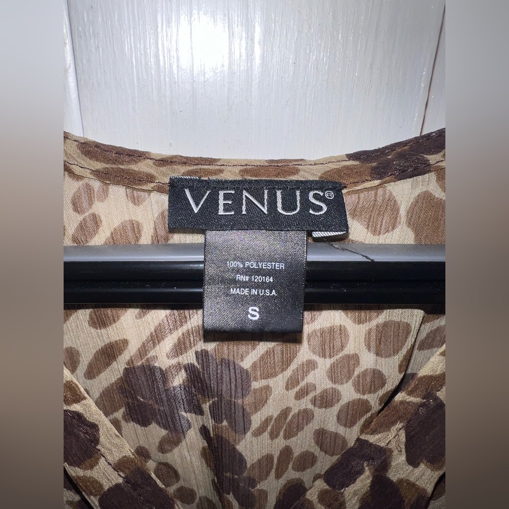 NWOT VENUS Women’s Top Size Small! - Picture 4 of 4